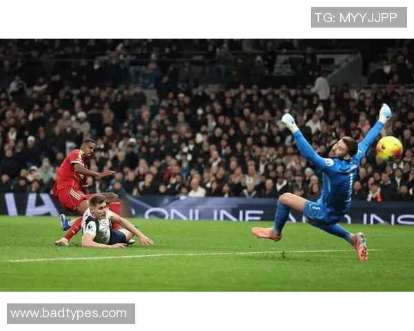 中超激战热刺与利物浦鏖战成平局乌龙球瞬间点燃全场激情